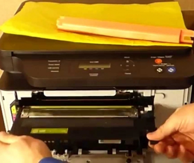 Необходимо заправить...