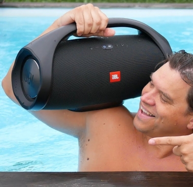Jbl boombox издает лишние...