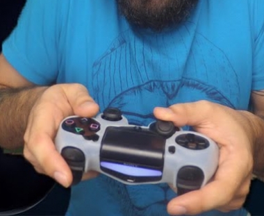 Dualshock 4v2. правый стик...