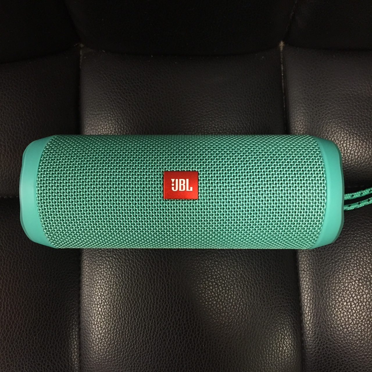 Jbl flip подключить. Колонка JBL Flip 4. Колонка JBL Flip 3. JBL Flip 3 connect. Колонка JBL Flip 3 водонепроницаемая.