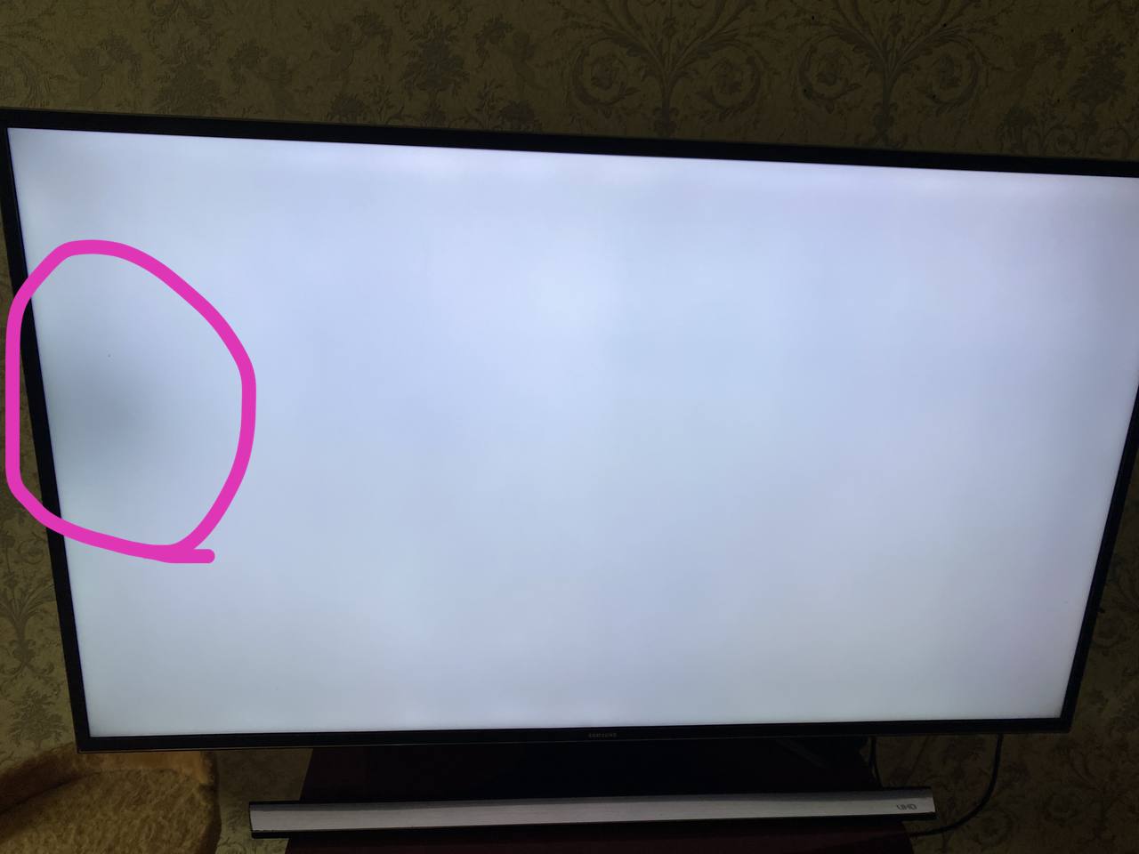 Самсунг телевизоры потемнел экран