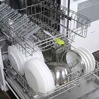 У посудомойки...
