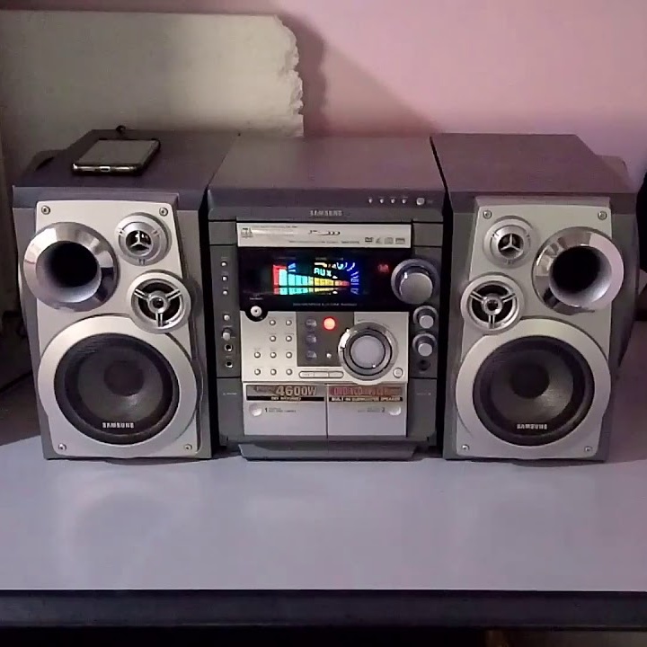 Музыкальный центр...