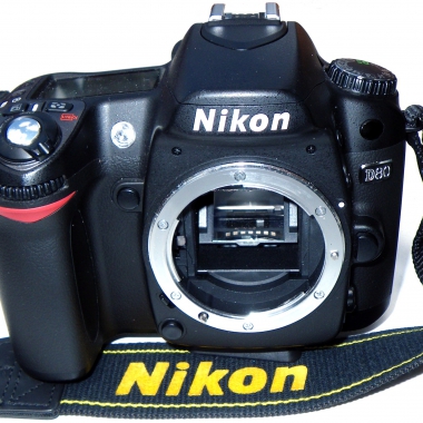 Не вставляется карта памяти в nikon d800