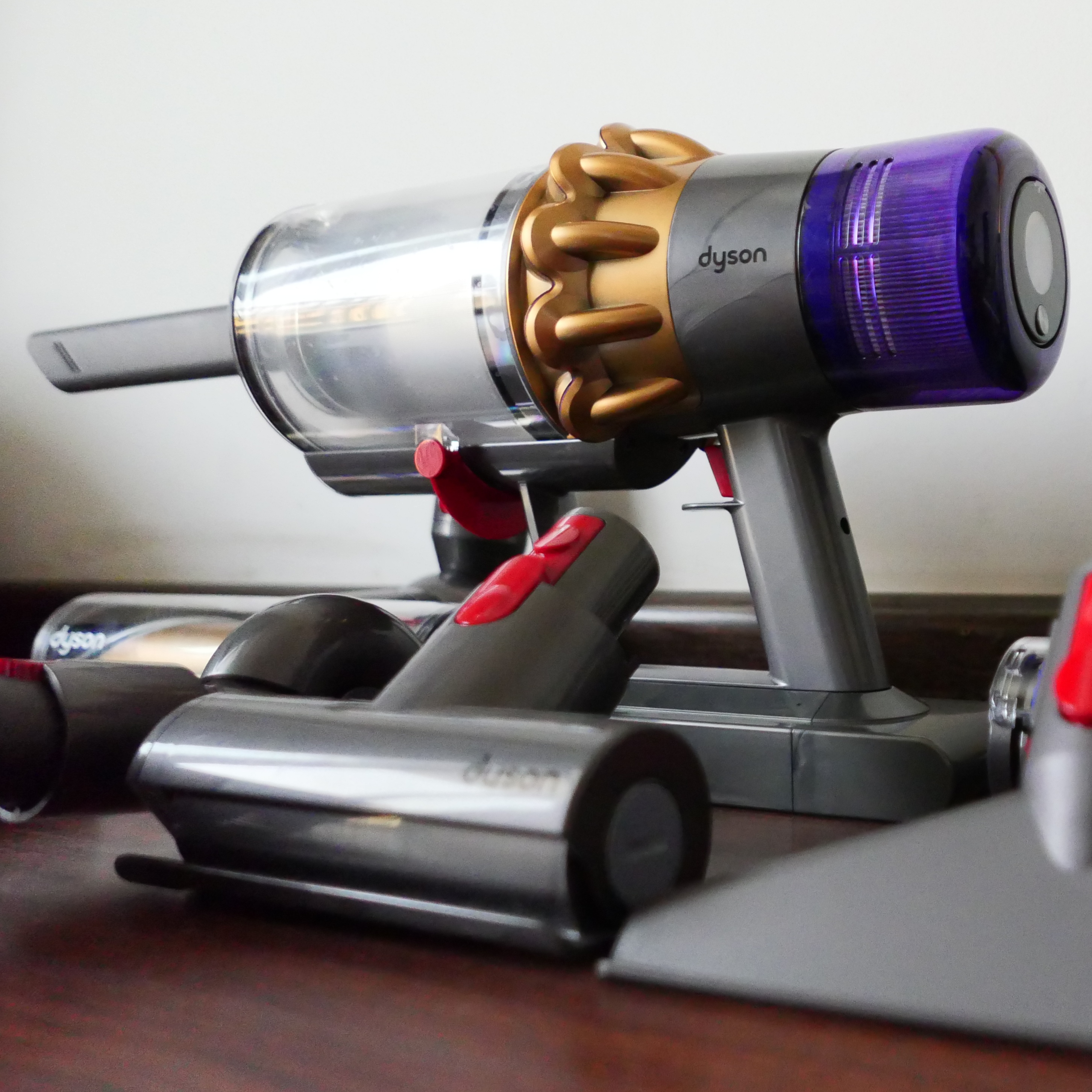 Пылесос dyson не...
