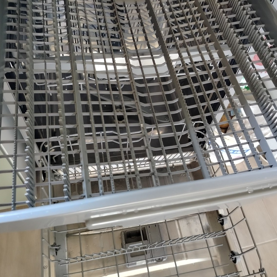 Посудомойка не...