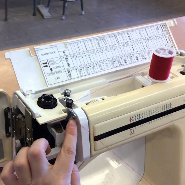 Не продвигается ткань...