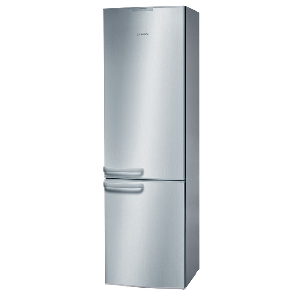 У холодильника...