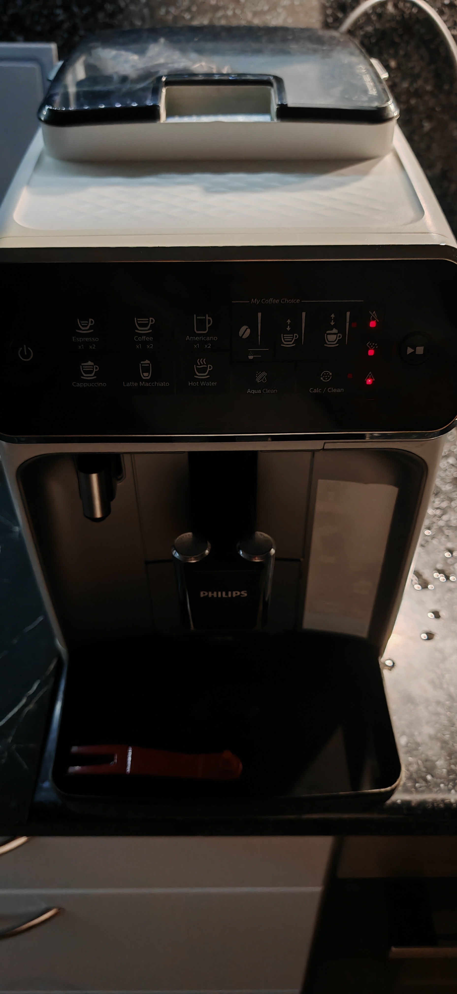 Кофемашина philips льет...