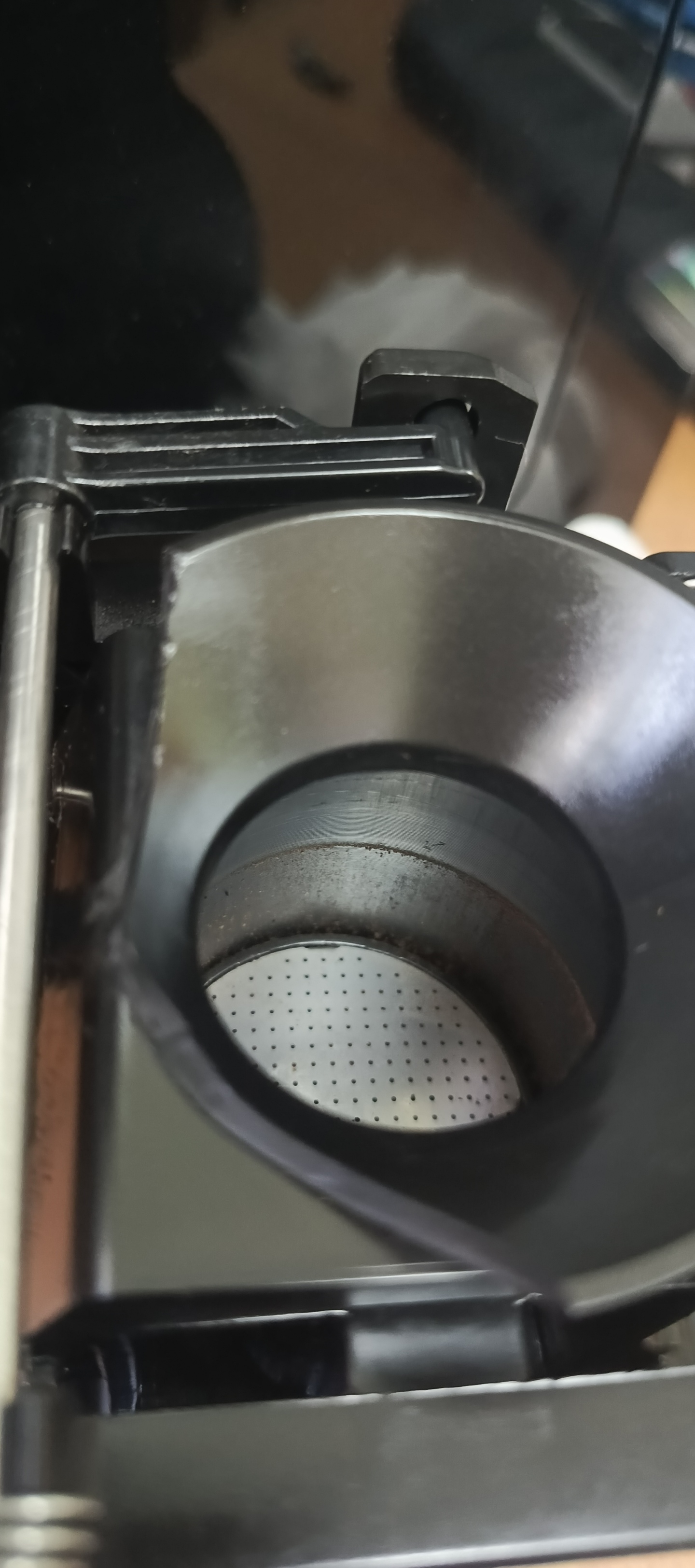 Кофемашина трещит