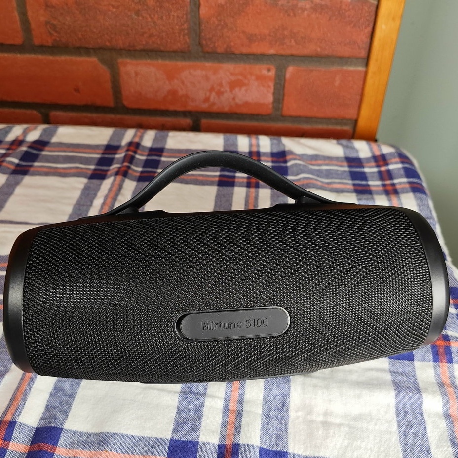 Дребезжит динамик в...