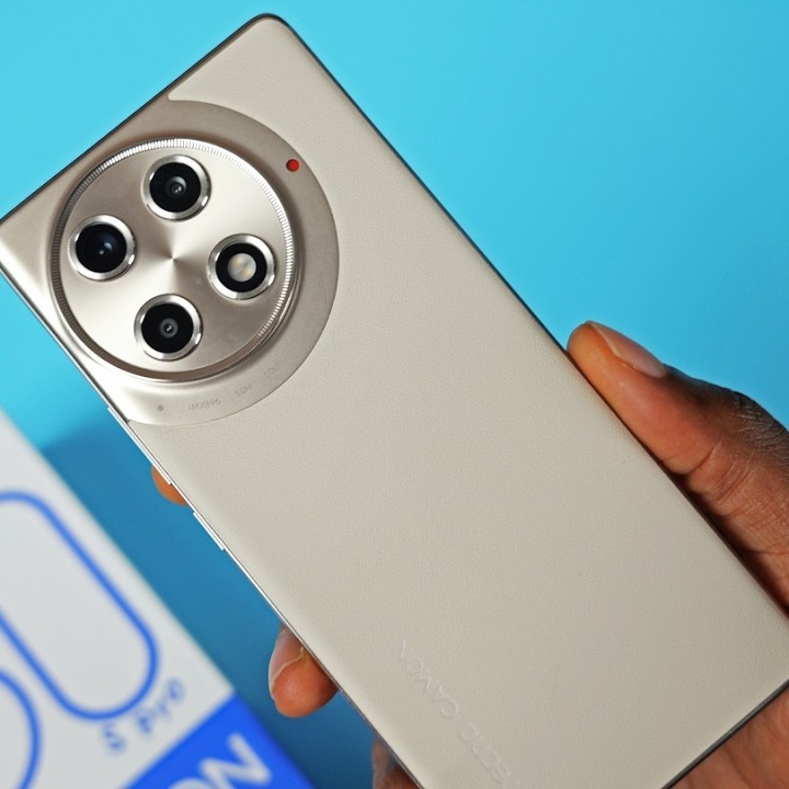 Телефон сам...