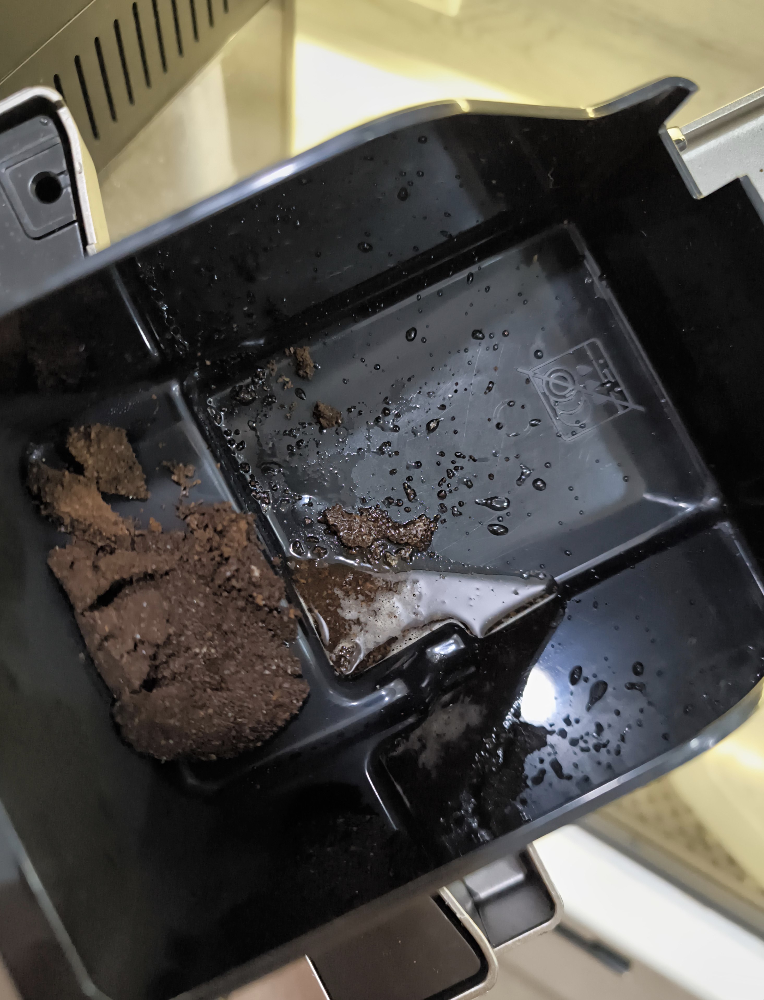 Почему в кофемашине...