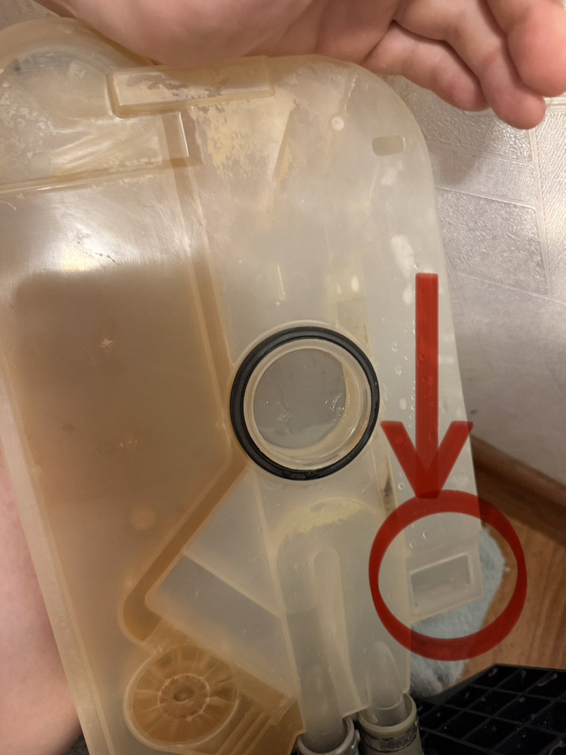 Бежит вода из...