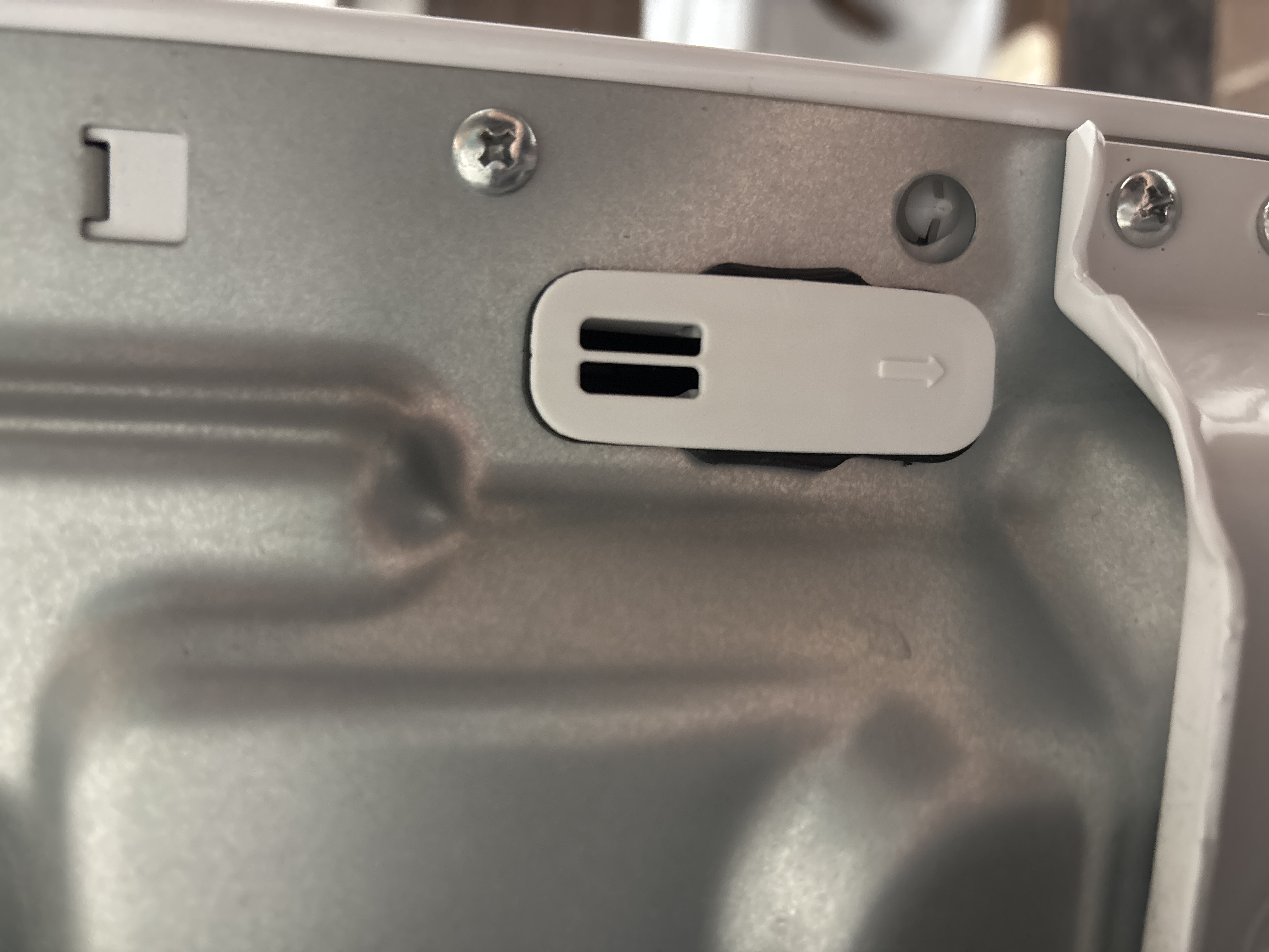 Течет вода из...