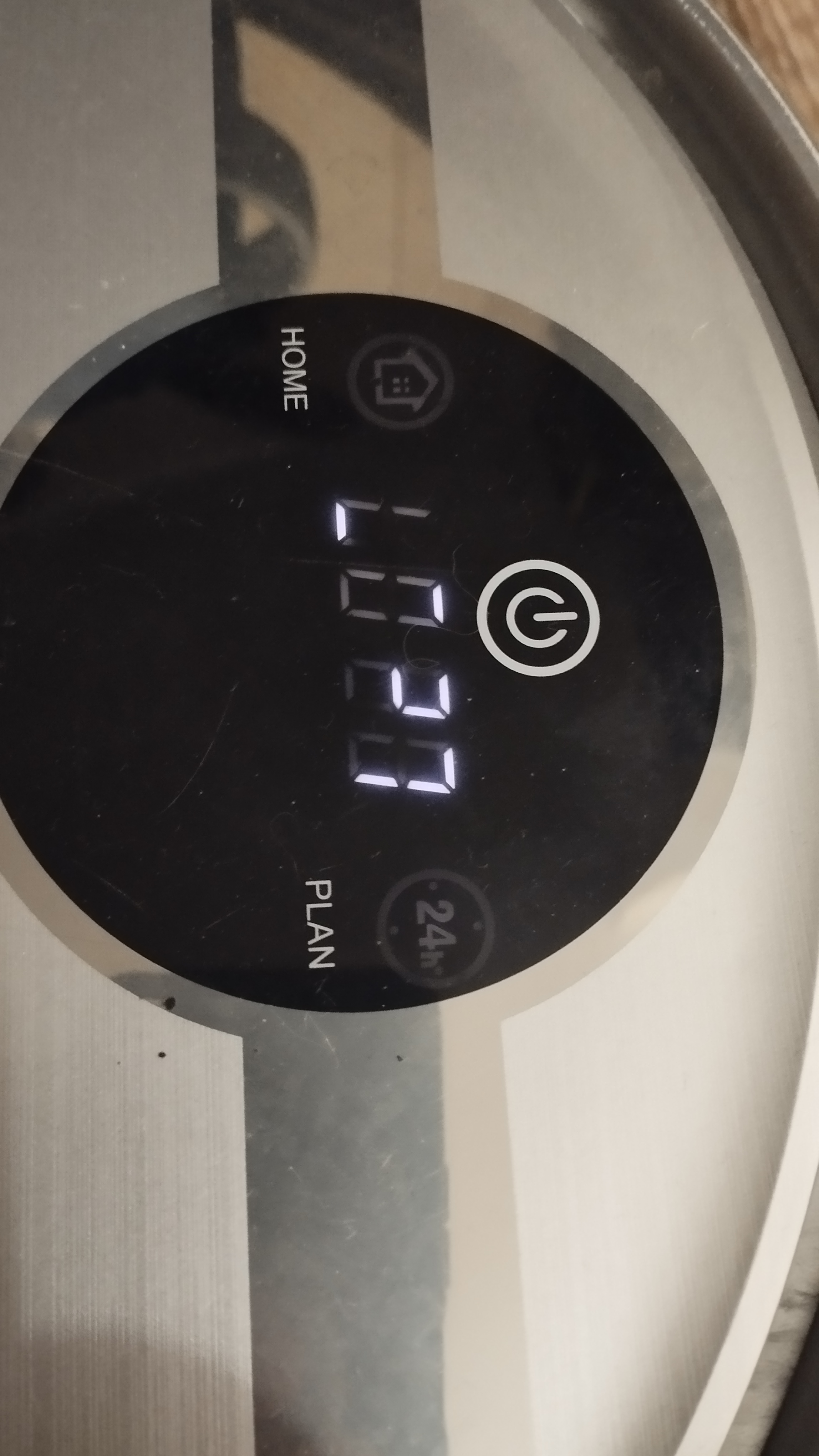 Робот пылесос едет...