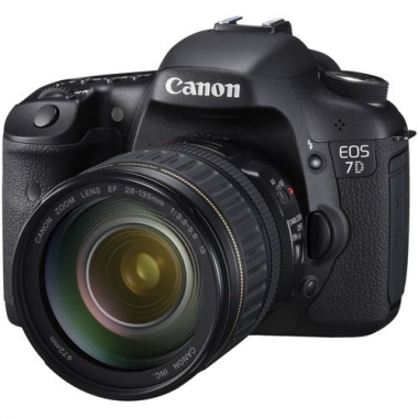 У камеры canon eos 7d body...