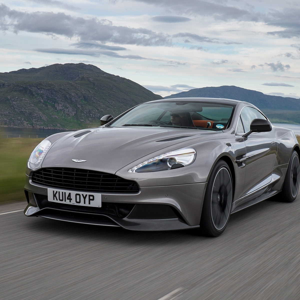 Aston Martin Vanquish 1