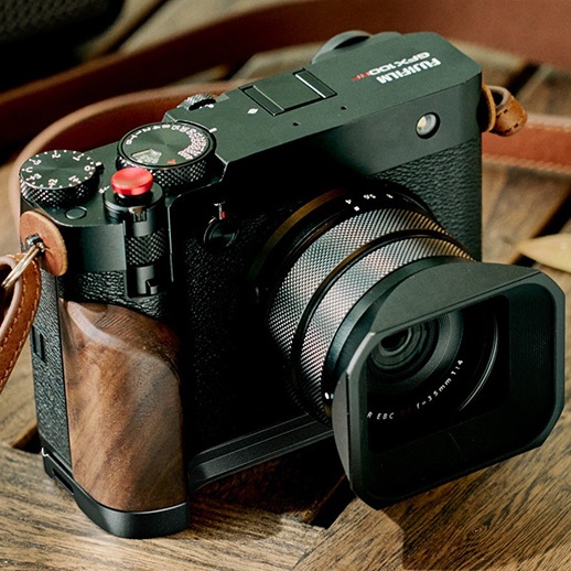 Японская Fujifilm...