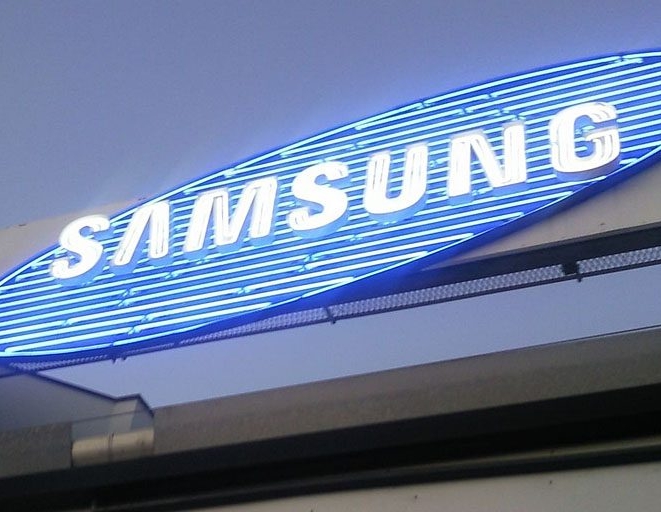 Концерн Samsung...