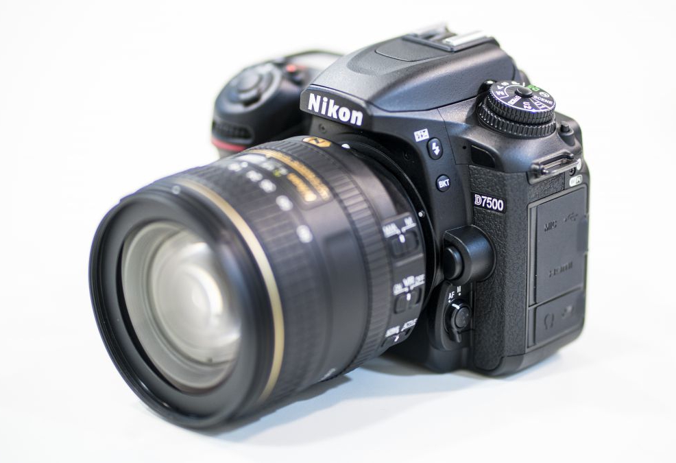 ?Компания Nikon...